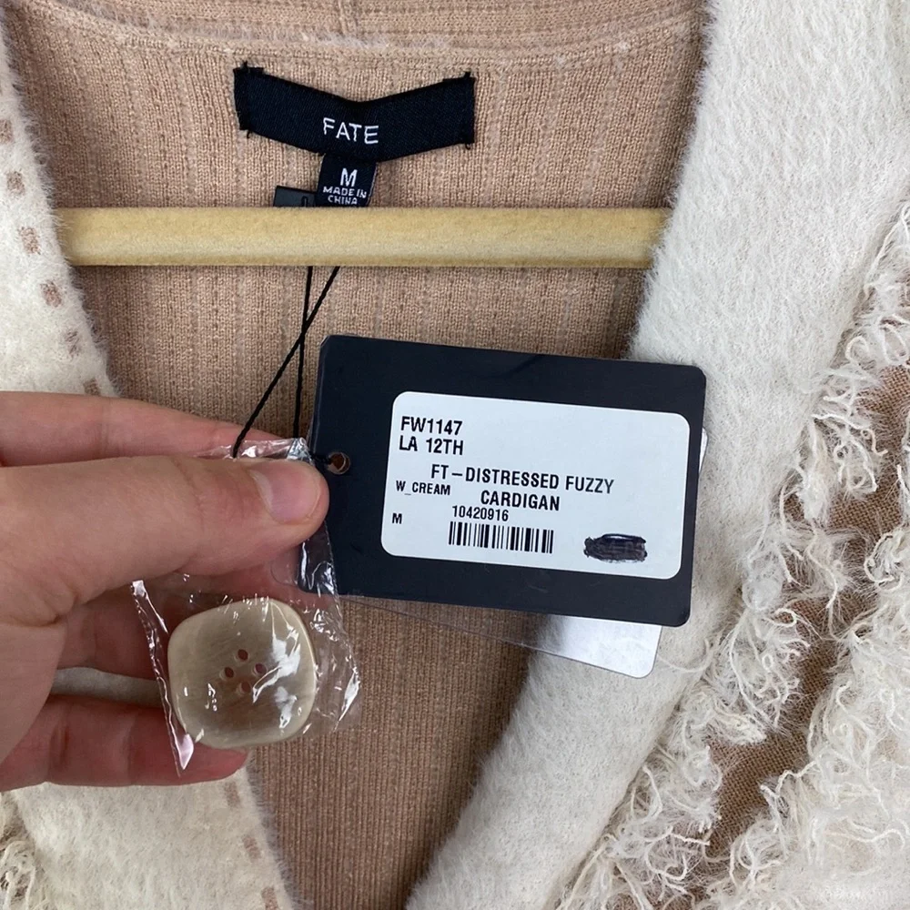 NWT Fate | Beige & Cream Oversized Distressed Fuzzy Cardigan M - Picture 5 of 10